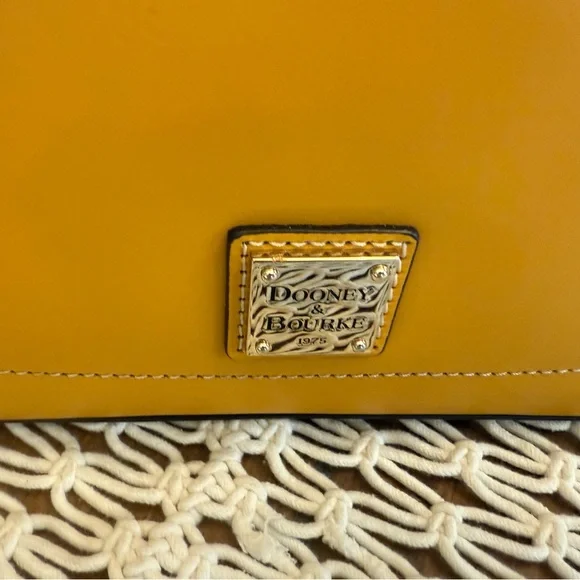 Dooney & Bourke Beacon Vechtta Slip Tote Shoulder Bag. NWOT. - Picture 3 of 4